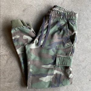Aritzia camouflage jogger